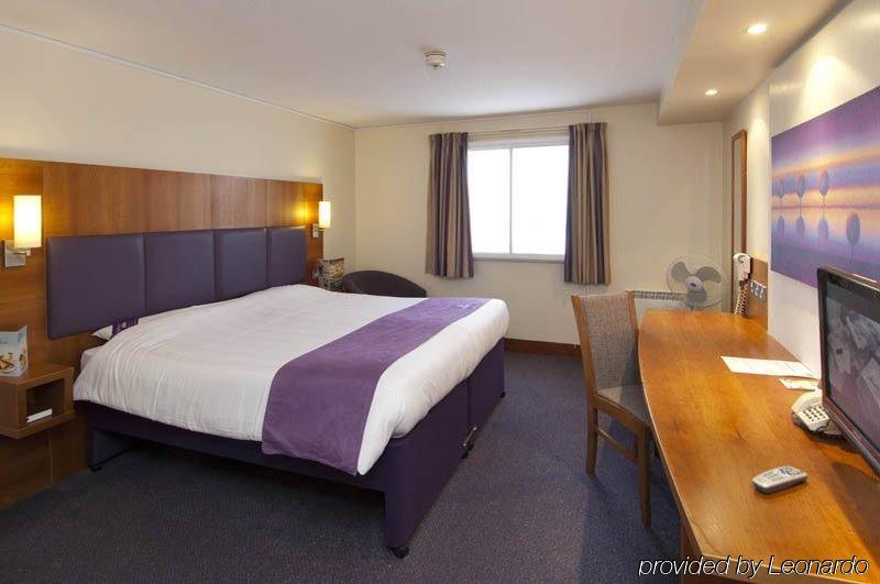 Premier Inn London Ealing Brentford Eksteriør bilde