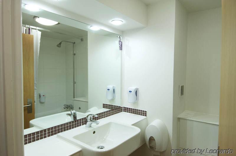 Premier Inn London Ealing Brentford Eksteriør bilde