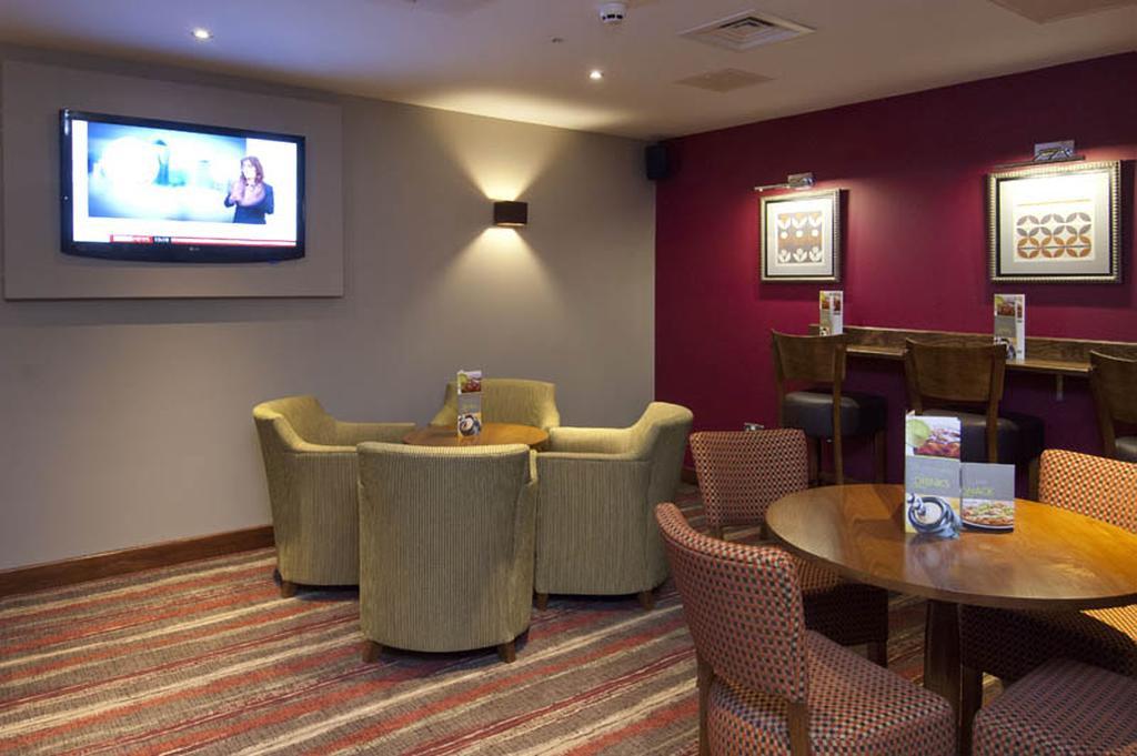 Premier Inn London Ealing Brentford Eksteriør bilde