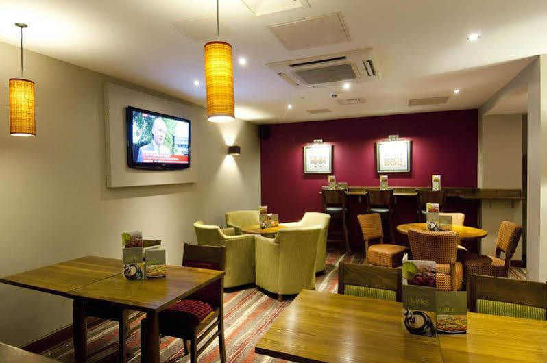 Premier Inn London Ealing Brentford Eksteriør bilde